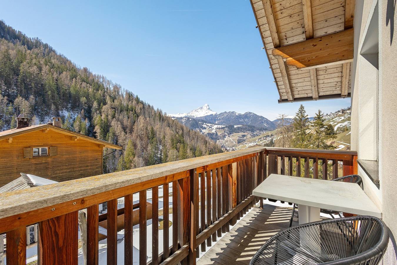 Ganze Wohnung, Ferienwohnung 'Ciasa Mirio Mirio' mit Bergblick, Balkon & Wlan in Rumestluns, Wengen (Italien)