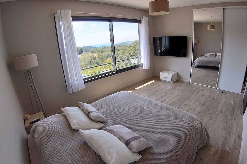 Villa Canailles, sea view, pool and jacuzzi, Cassis in Cassis, Nationalpark Calanques