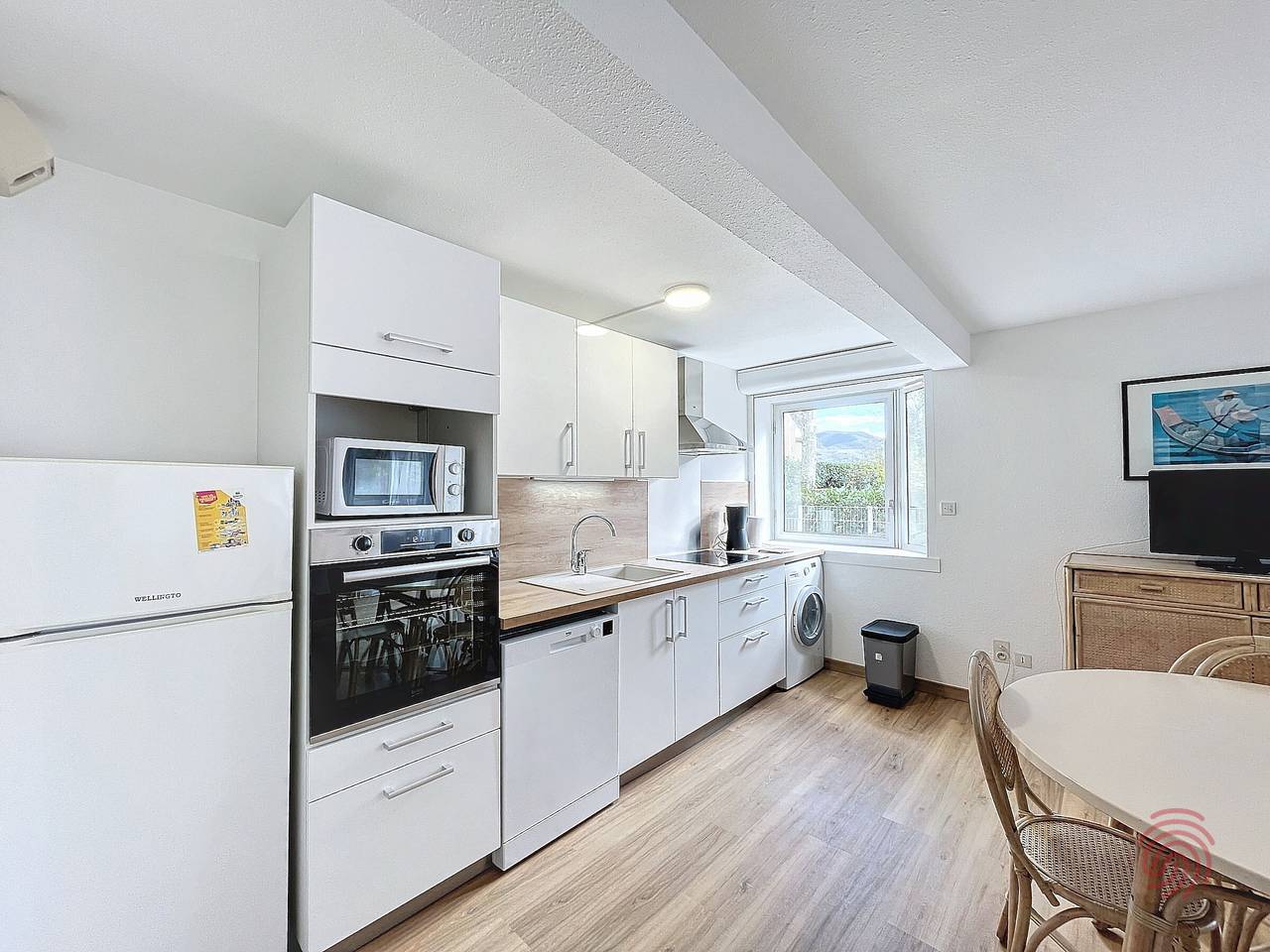 Appartement entier, F2 avec terrasse, proche Thermes, animaux acceptés, wifi, parking in Lamalou-les-Bains, Région de Béziers