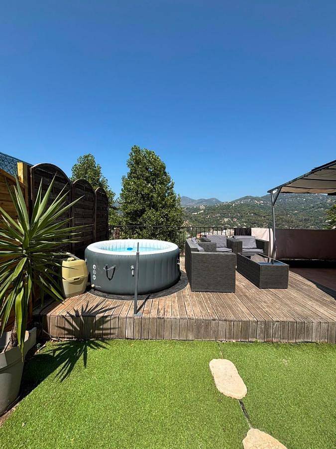 Villa pour 6 personnes, avec Balcon et Jacuzzi ainsi que Terrasse et Jardin