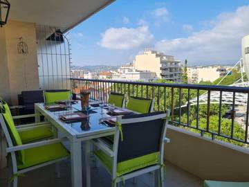 Gîte pour 4 personnes, avec vue et terrasse dans Office De Tourisme De Juan Les Pins