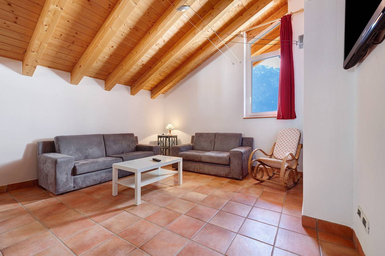 Ganze Wohnung, Wohnung 'Casa Core' mit Gemeinschaftsgarten und Balkon in San Lorenzo in Banale, Brentagruppe