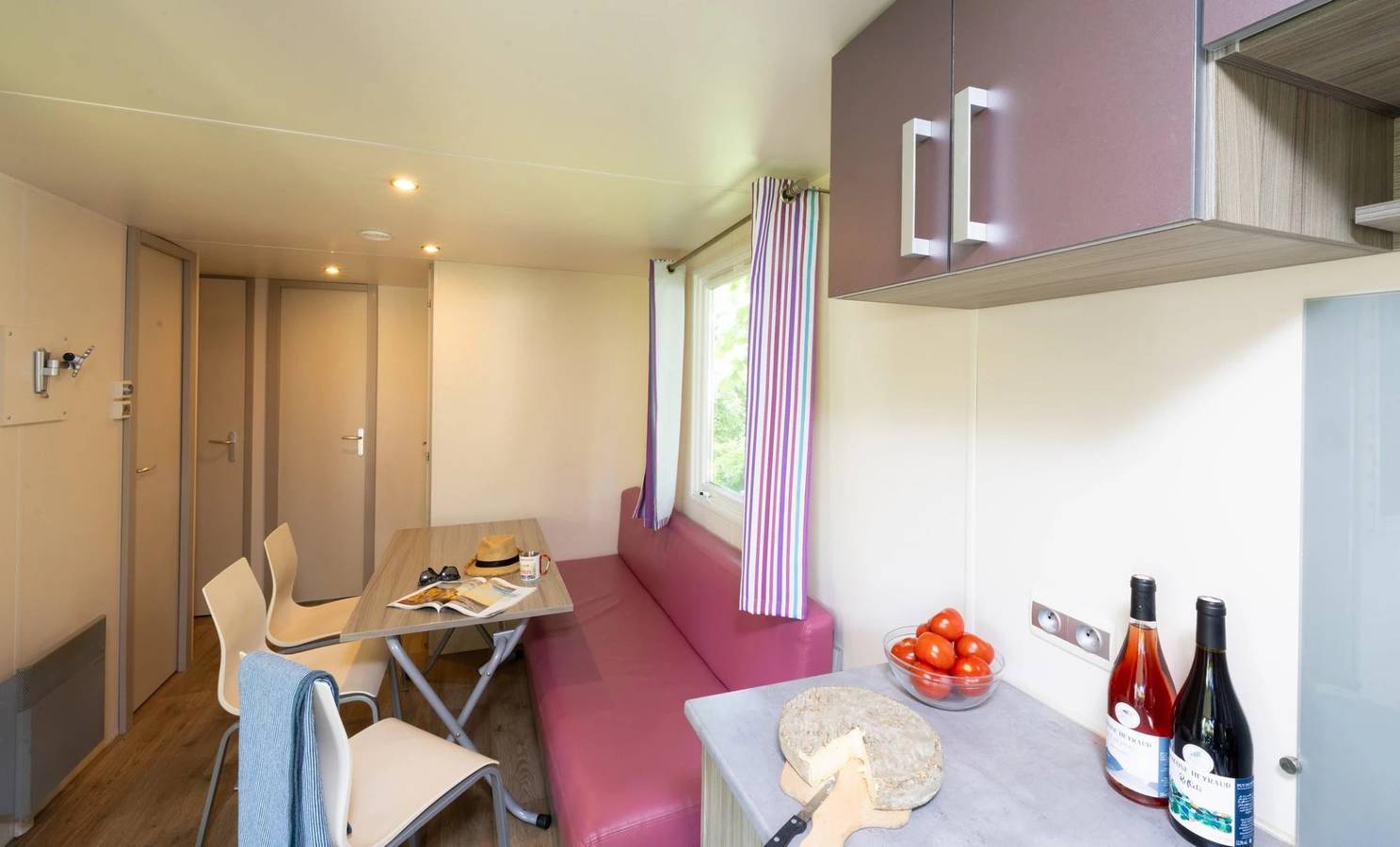 Camping 4 étoiles - Parc aquatique - eeicce in Murol, Volcans d'Auvergne Regional Nature Park