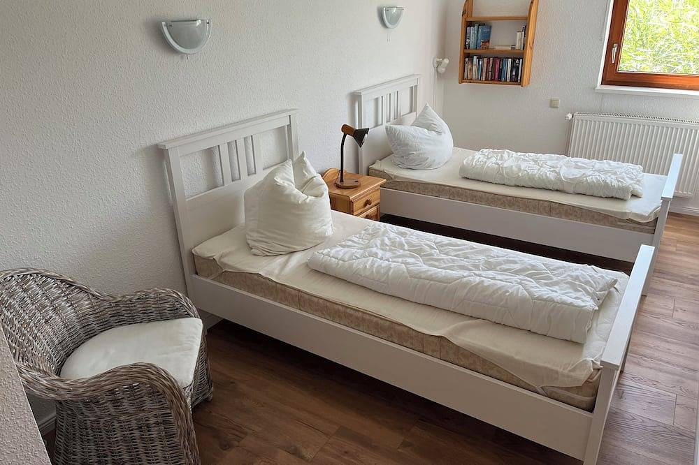 Idyllisches Ferienhaus in Timmdorf auf Seegrundstück mit eigenem Seezugang in Malente, Südliche Ostseeküste