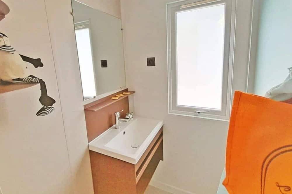 Zecamping 3* chiens acceptés mobil-home Tv Lv clim 39m2 10 pers in Bauduen, Région de Brignoles