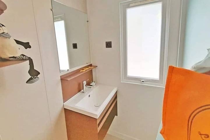ZEcamping 3* chiens acceptés mobil-home TV Lv clim 39m2 10 pers in Bauduen, Brignoles Region