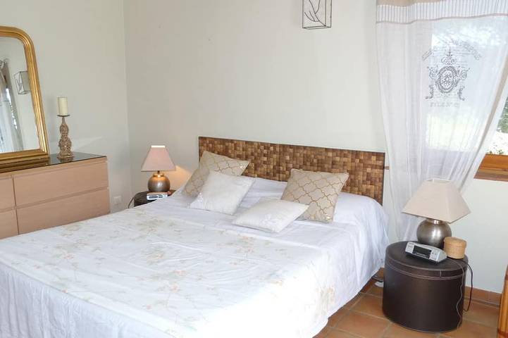 Location de vacances pour 6 personnes, avec jardin à Saint-Marc-Jaumegarde - 2