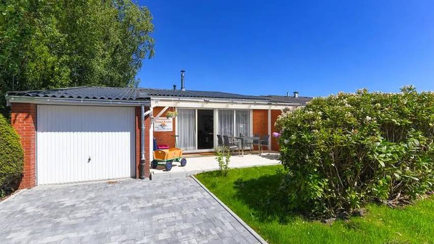 Ferienhaus für 4 Personen, mit Terrasse und Garten in Bensersiel