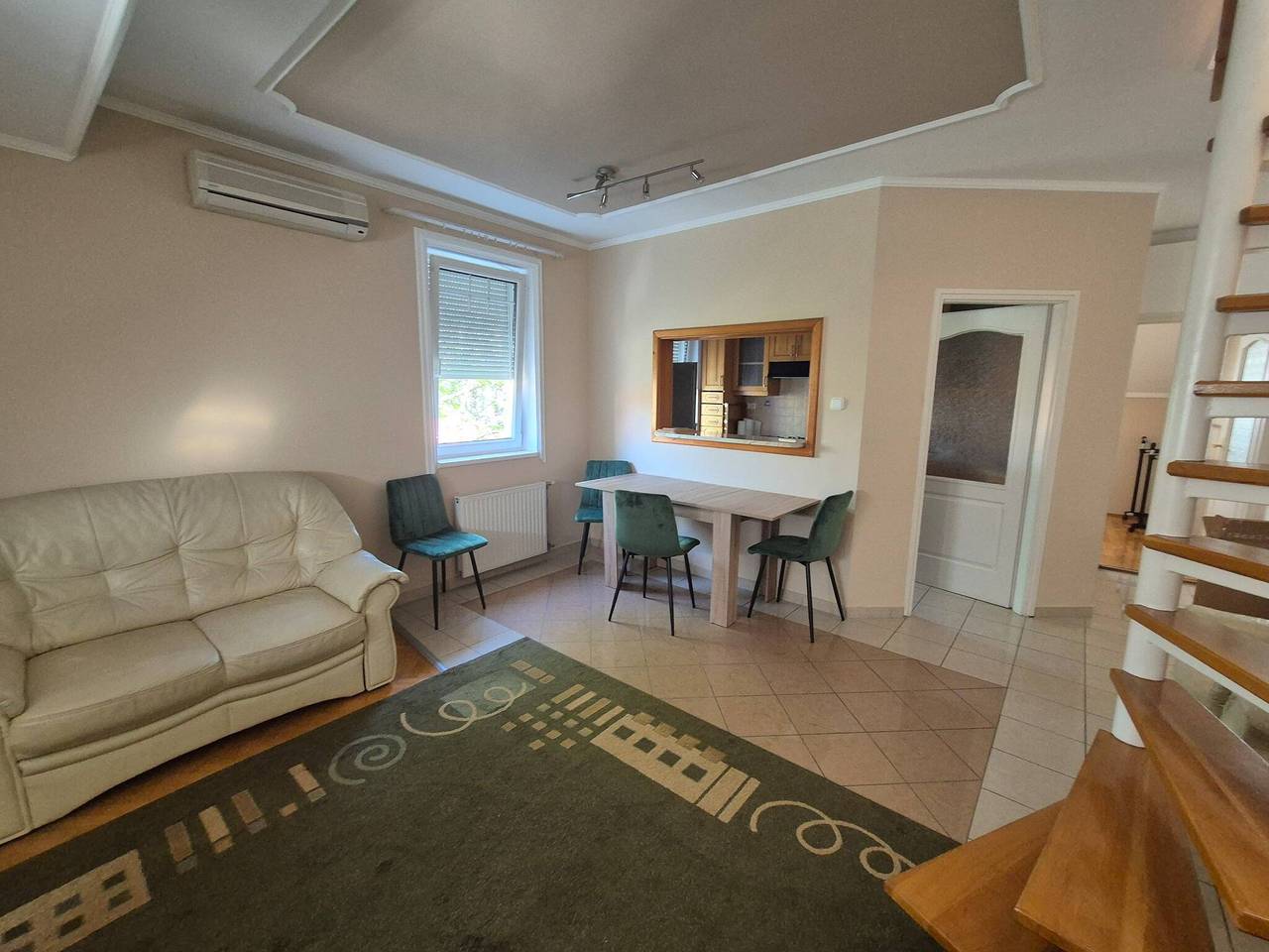 Geheel appartement, Mathias, a Spacious 2-Bedroom Apartment with 2 Bathrooms & Private Parking in Kecskemét, Kecskeméti District