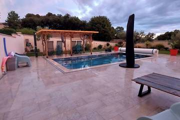 Location de vacances pour 6 personnes, avec terrasse à Bollène