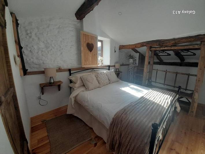 Location de vacances pour 2 personnes, avec jardin ainsi que jacuzzi et terrasse dans Lac de Lavaud