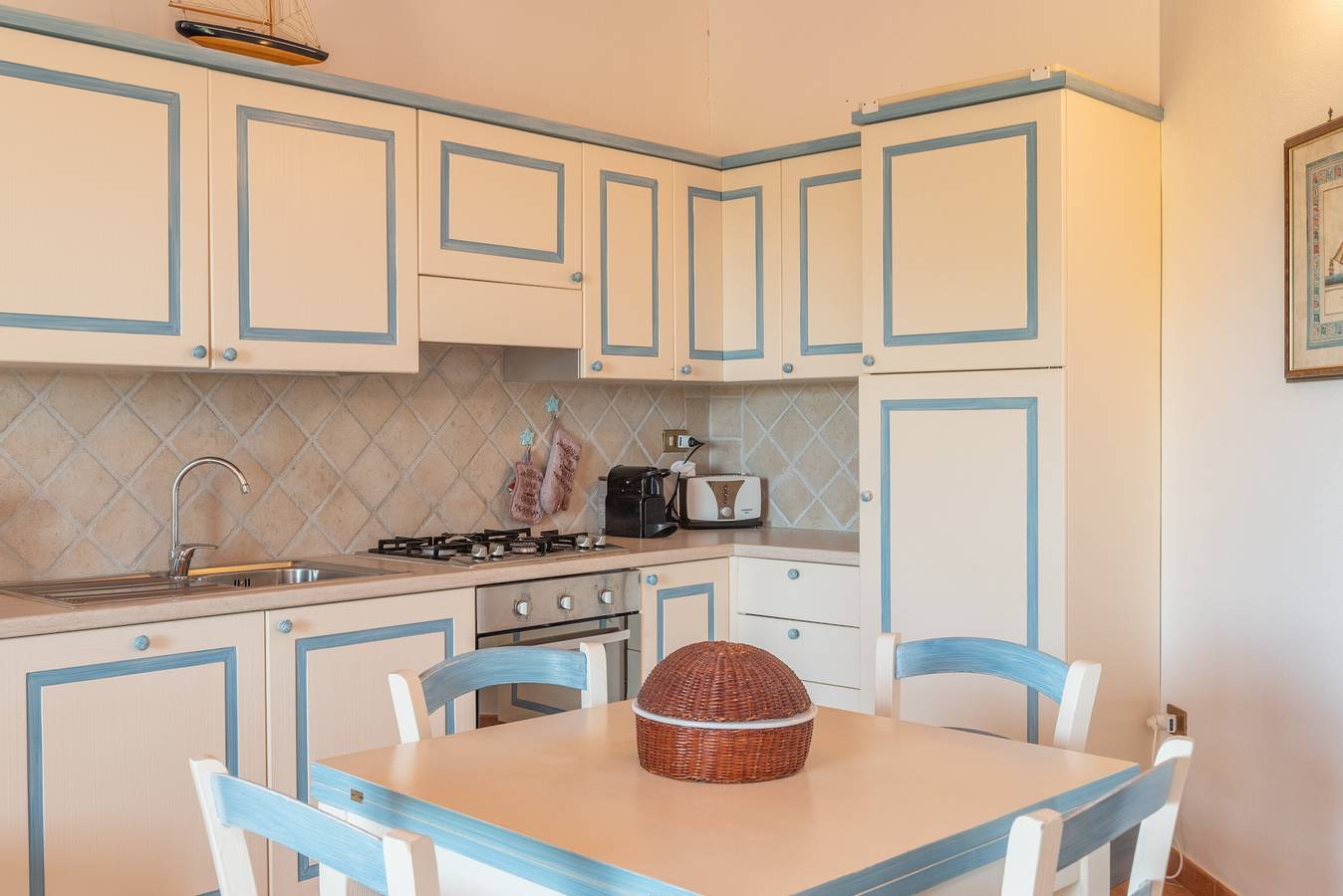 Villa Diomede avec Wi-Fi, jardin et terrasse, animaux de compagnie admis. in Lu Caloni, Santa Teresa Gallura