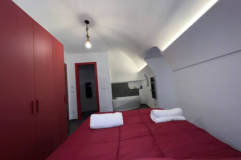 Entire apartment, Vacation home \"A Cola\" hot tub and natural ponds of Rio Barbaira in Rocchetta Nervina, Ligurian Alps