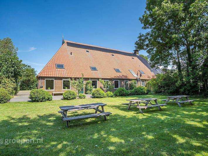 Vakantiehuis voor 25 personen, with terras and balkon/terras as well as sauna in Friesland