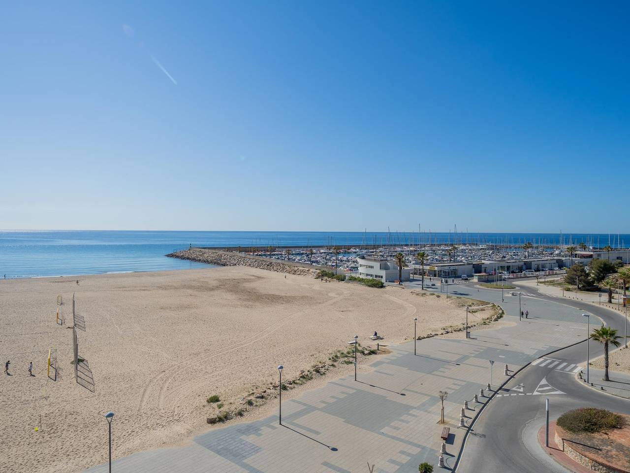 Apartamento entero, Apartamento en Primera Línea, 4 Habitaciones, Wifi, Piscina y Parking, Vistas al Mar in Torredembarra, Costa Dorada