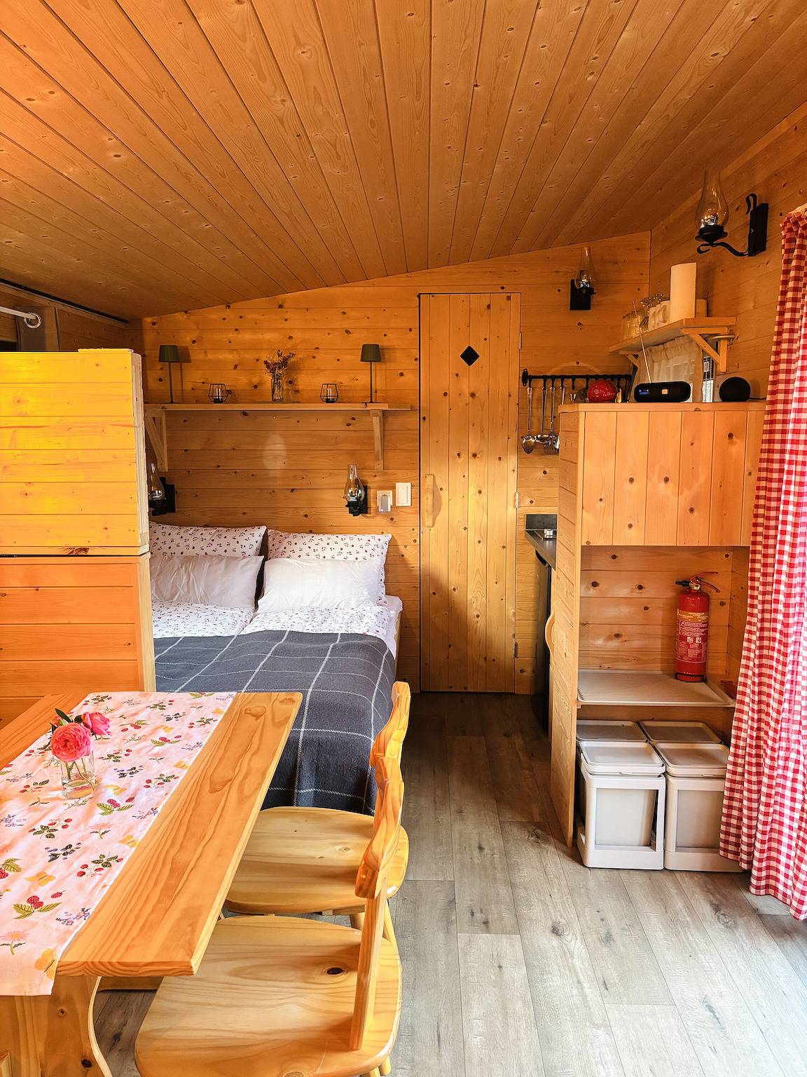 Chalet 'Josef' mit privater Terrasse, privatem Garten und Wlan in Braunsbedra, Saale-Unstrut