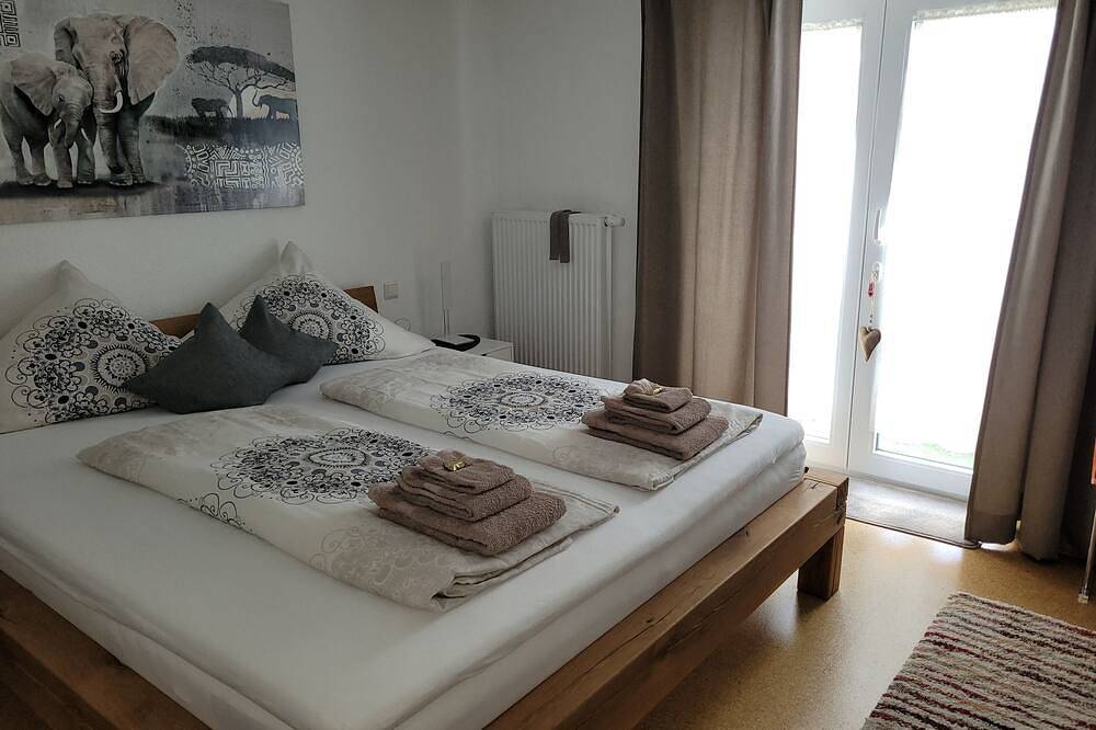 Ganze Wohnung, I24rooms - 3 Zi-Wohnung. 80qm, 2 Bäder, Terrasse, Garten  und Whirlpool in Legau, Bayerisch Schwaben