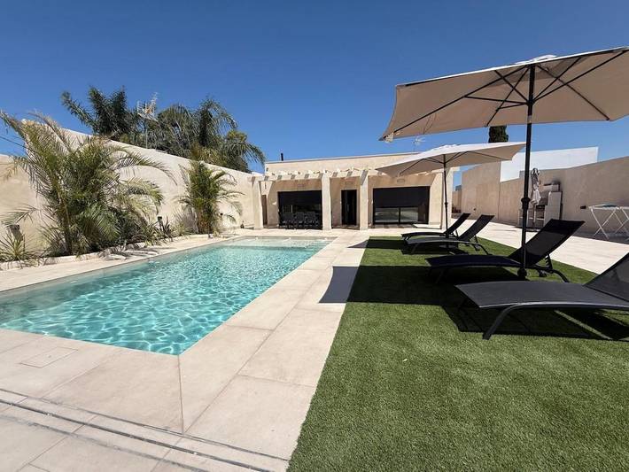 Casa rural para 6 personas, con piscina además de jardín y jacuzzi en Chipiona