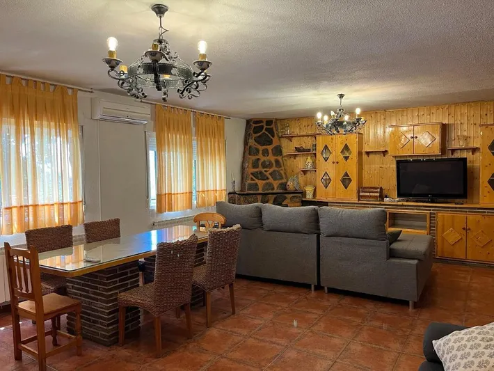 Casa rural para 10 personas, con piscina además de jardín y terraza - 1