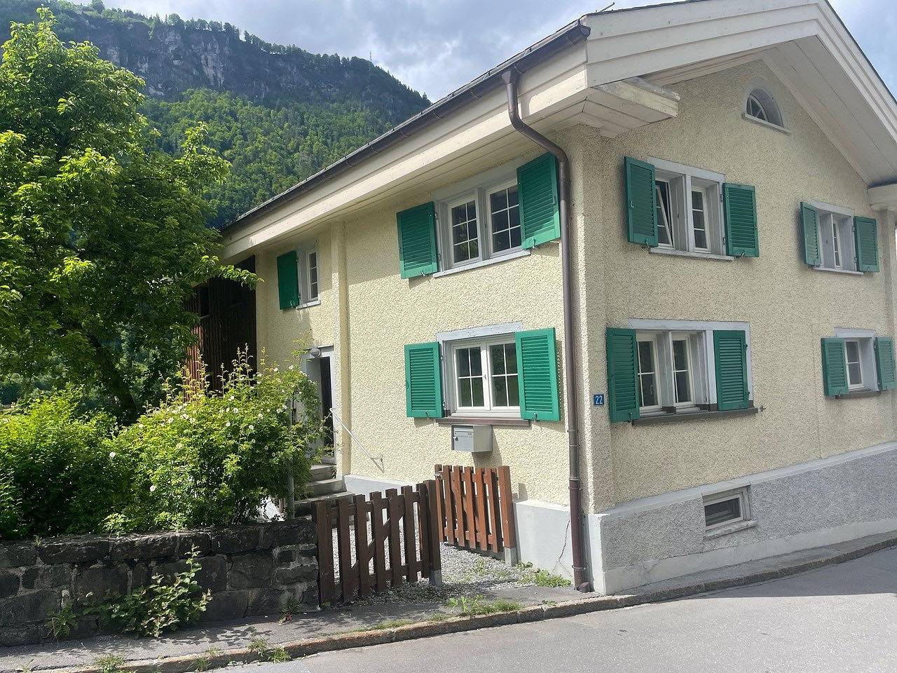 Ganze Ferienwohnung, Ferienhaus Casa Nonna - 4.5 Zimmer Ferienhaus in Linthal (Glarnerland), Glarus Süd