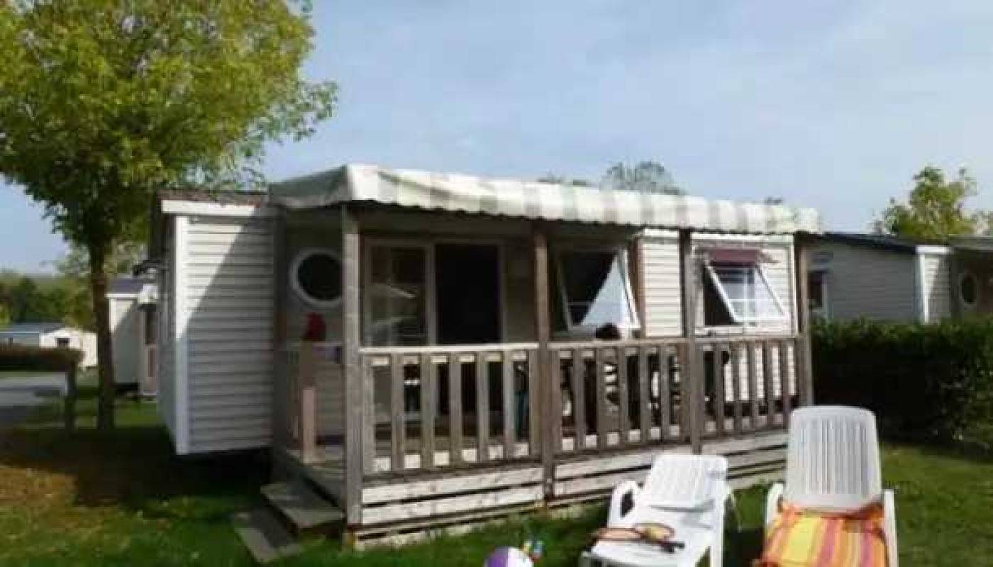 Zecamping 5 étoiles animé espace aquatique locatif Bbq 29m2 4 pers in Sainte-Catherine-de-Fierbois, Région de Chinon