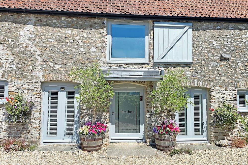4 bedroom accommodation in Bishopswood, near Honiton in Otterford, Somerset