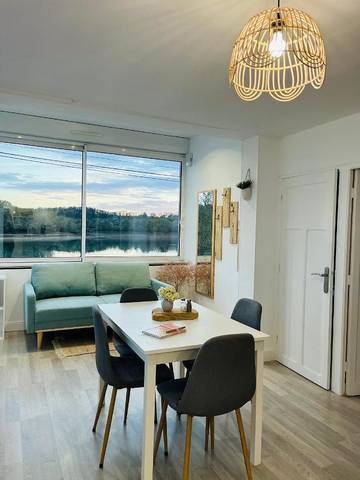 Gîte pour 4 personnes, avec jardin ainsi que vue sur le lac et vue à Changey
