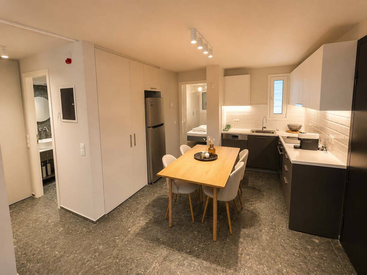 Appartement entier, Boutique 2Bd Oasis in Lycabettus with Garden Patio in Section centrale d'Athènes, Athènes