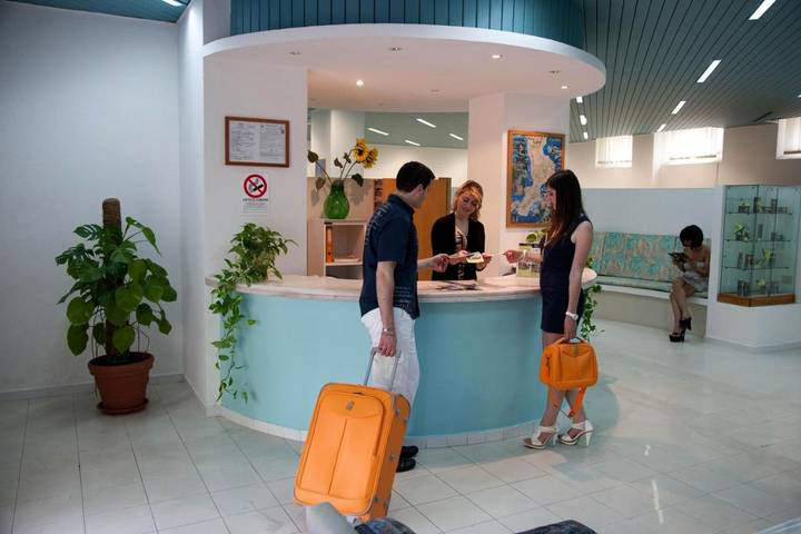 Hotel per 4 persone, con piscina e giardino - 1