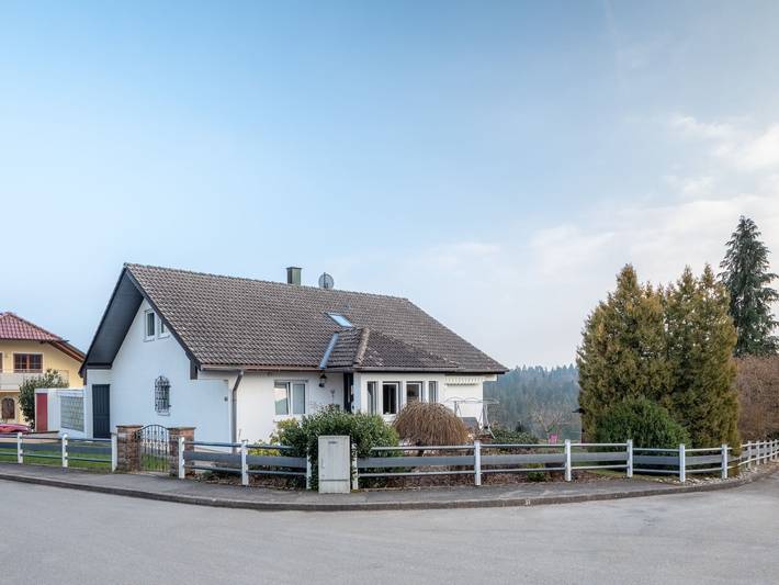 Geheel appartement, Appartement 'Pia' met balkon en Wi-Fi in Pfalzgrafenweiler, Noordelijk Zwarte Woud