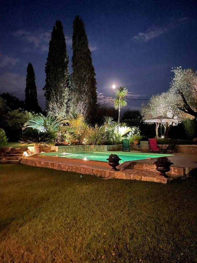 Villa pour 8 personnes, avec Balcon et Jacuzzi ainsi que Terrasse et Jardin
