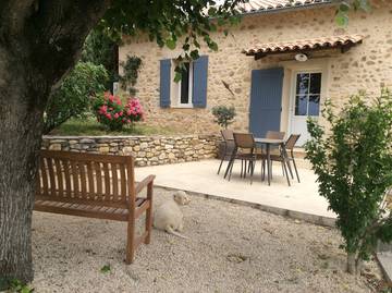 Gîte pour 2 personnes, avec jardin ainsi que terrasse et piscine dans la Drôme