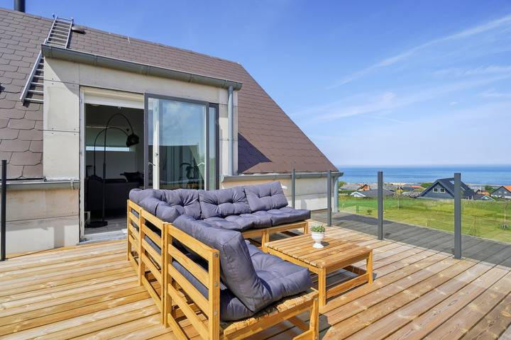 Neues Ferienhaus mit Meerblick und Spa in Tejn, Allinge