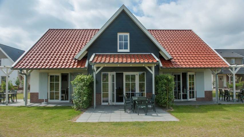 Vakantiehuis voor 16 personen, with sauna and tuin as well as zwembad and terras in Arcen