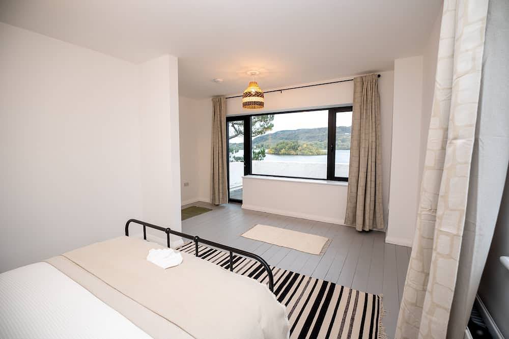 Art Deco Lakehouse retreat at Inchiquin in County Clare