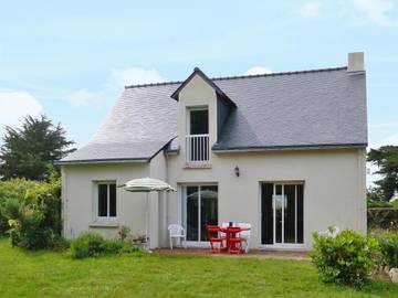 Gîte pour 5 personnes, avec terrasse dans Lerat