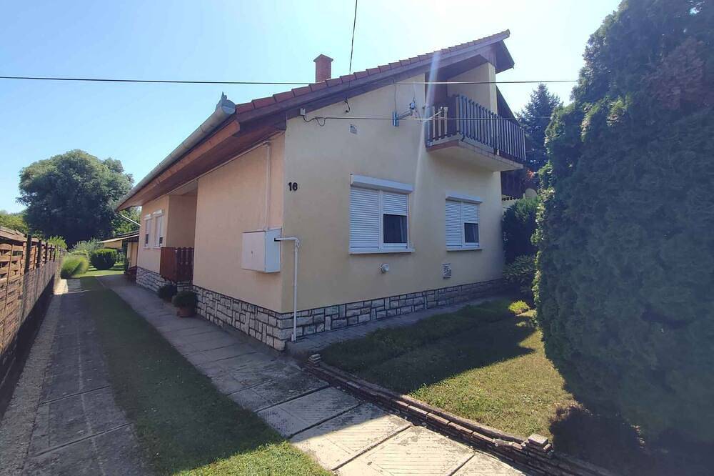 Ganze Wohnung, Ferienwohnung in der Nähe vom Strand in ruhiger Straße in Balatonszemes, Plattensee Südufer