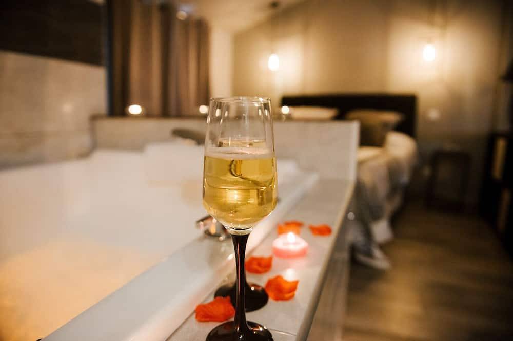 Ganze Wohnung, Die Romantik Suite mit Whirlpool in Perpignan, Côte d'Améthyste