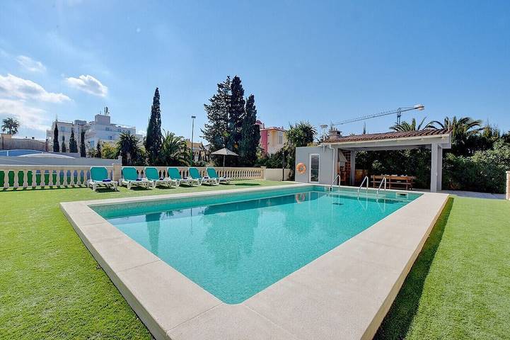 Villa for 6 people, with garden and balcony as well as pool - 1