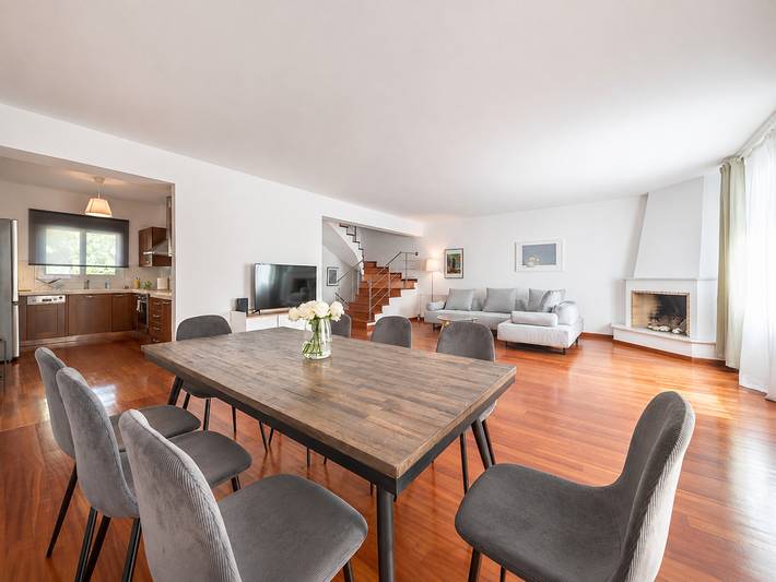 Villa for 11 people, with Balcony/Terrace and Garden as well as Sauna and View in Athens