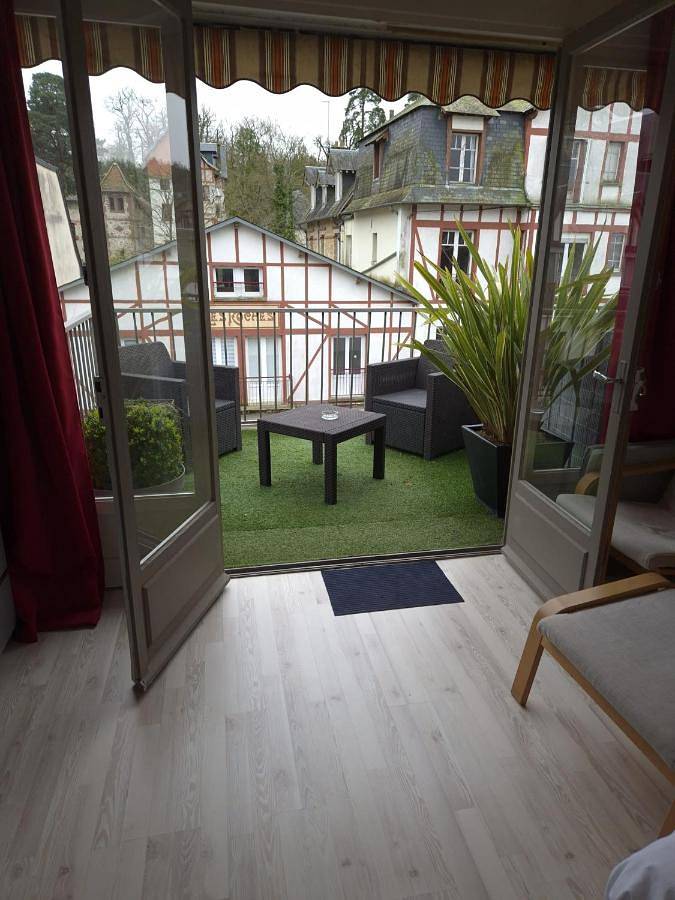 Gîte pour 2 personnes, avec terrasse, animaux acceptés dans Thermes de Bagnoles de l'Orne