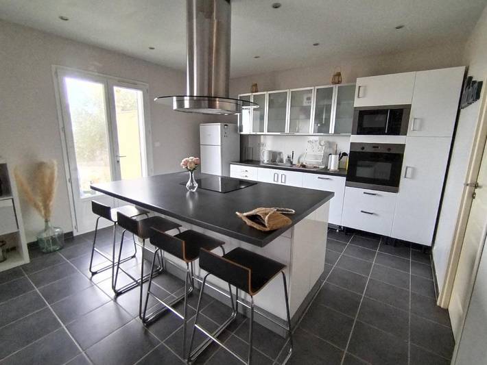 Location de vacances pour 4 personnes, avec vue et jardin à Bourg-Saint-Andéol - 2