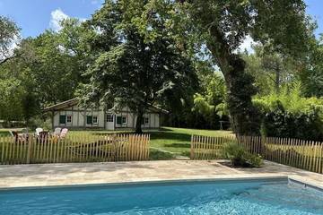Gîte pour 10 personnes, avec piscine et jardin dans Sabres