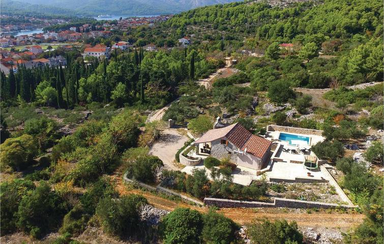 Location de vacances pour 4 personnes, avec terrasse et piscine, animaux acceptés dans Hvar - 2