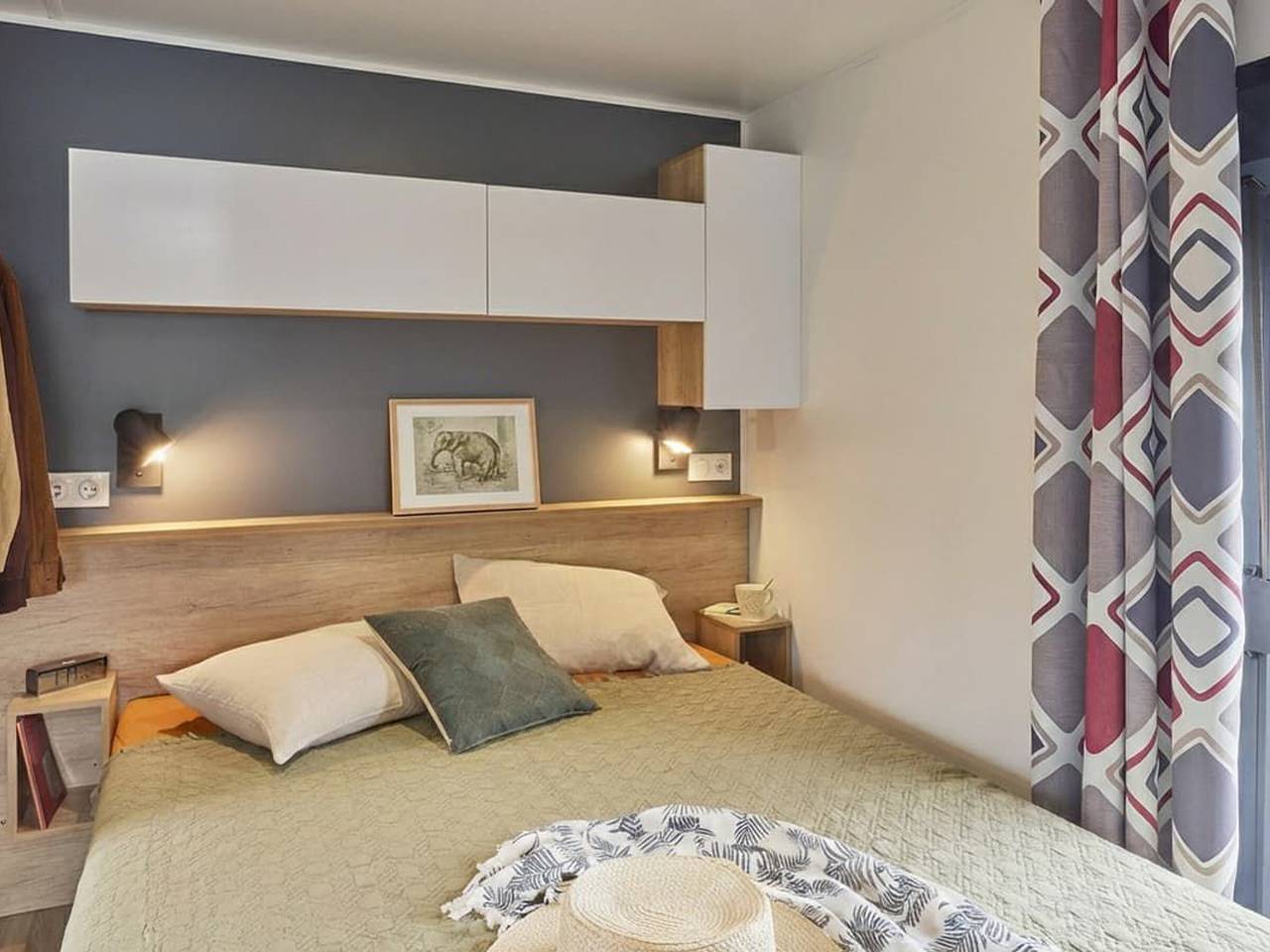 Mobil-home confortable avec terrasse à Saint-Gérons in Saint-Gérons, Région d'Aurillac