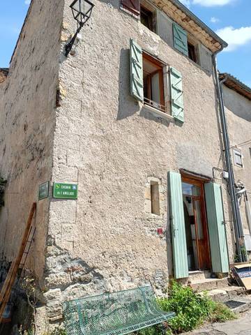 Location de vacances pour 8 personnes, avec terrasse à Bréau-et-Salagosse