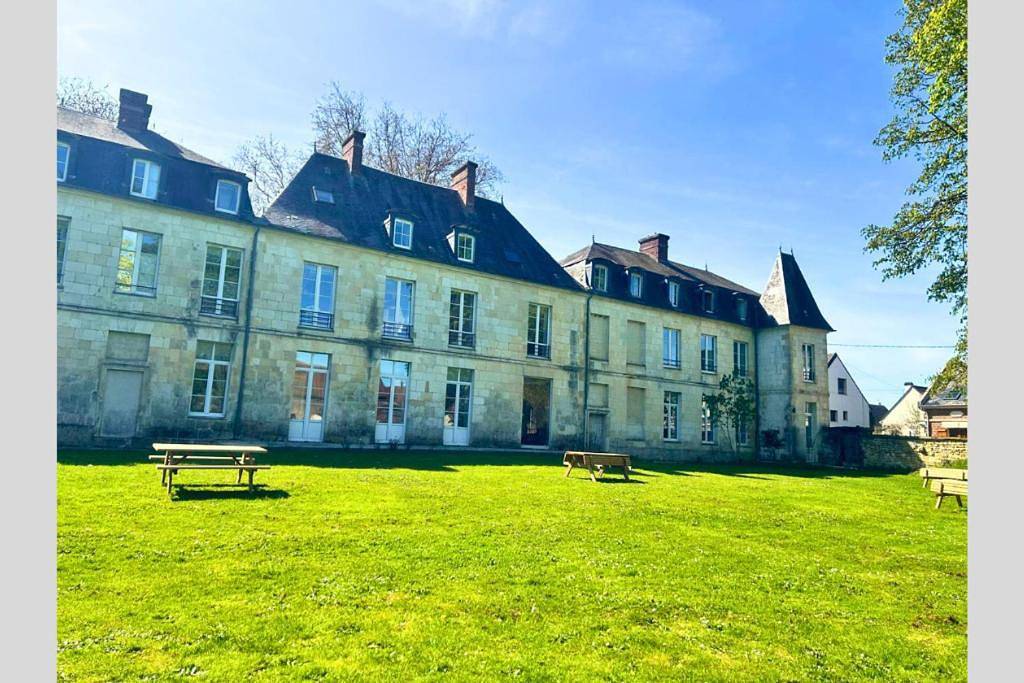Two-Bedroom Apartment with Garden View in Ravenel, Oise