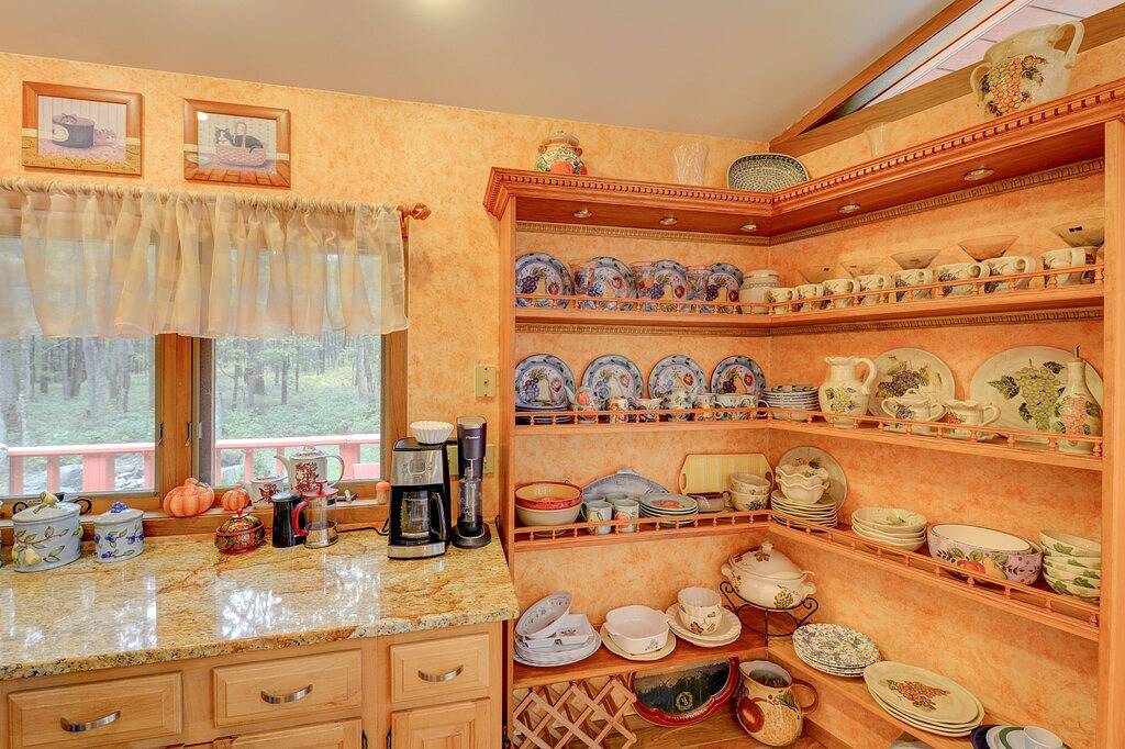 Vacation Home for 14 Guests in Lake Wallenpaupack, Pike County