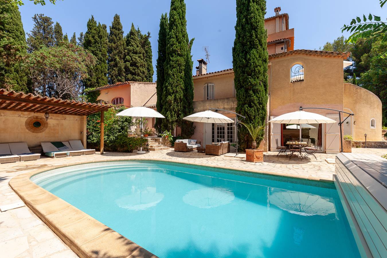 Villa 'Le Clos De La Tour Cassis' mit Bergblick, privater Terrasse und Wi-Fi in Cassis, Nationalpark Calanques