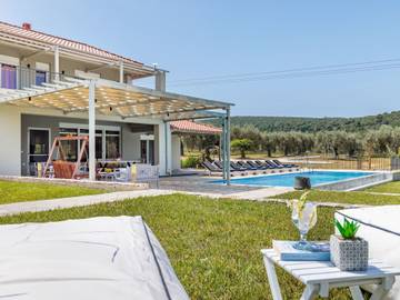 Ferienhaus für 10 Personen, mit Pool und Terrasse sowie Garten auf Skopelos